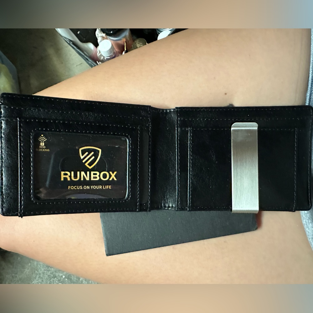 Runbox Wallet: Slim Black Wallet with Money Clip